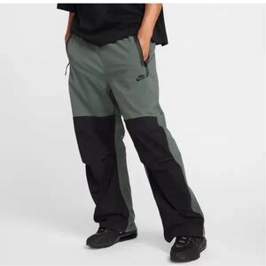 New Nike Tech Woven Track Pants Green Black Men’s Size Small Oversized ORP 135$